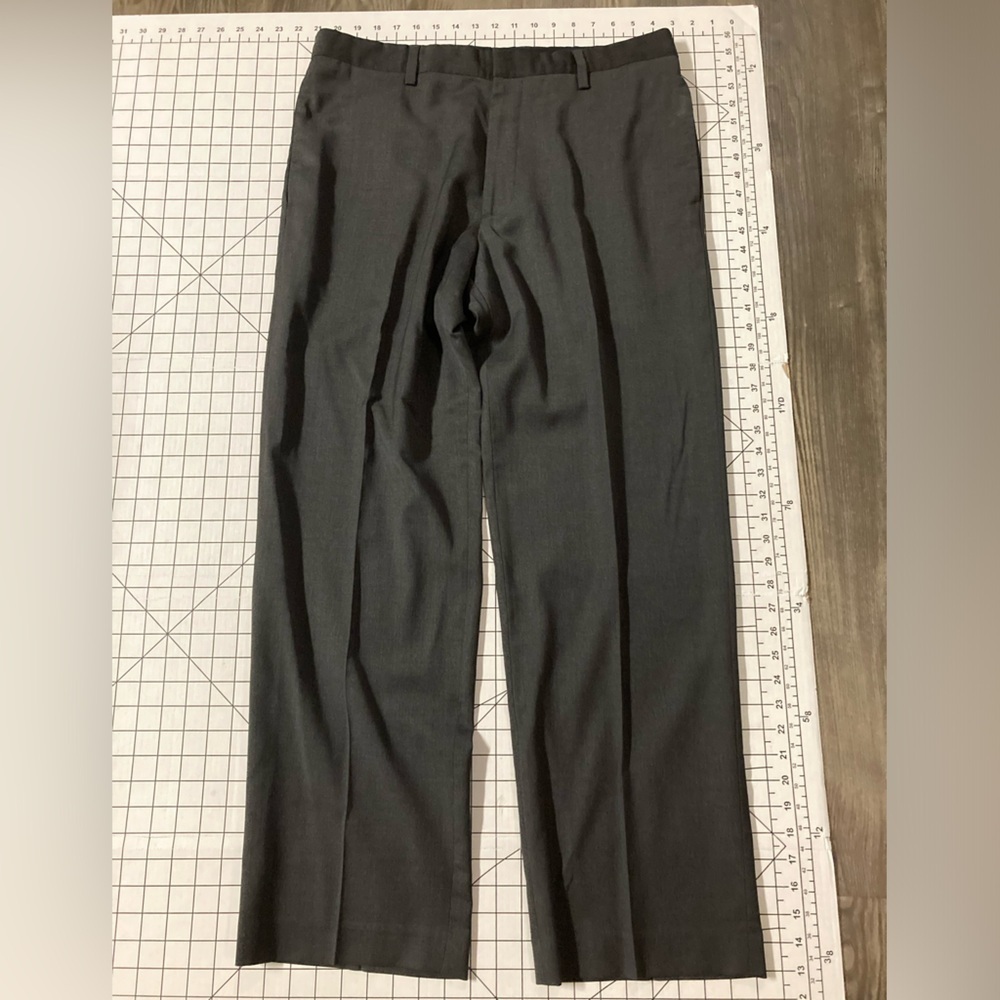 Banana Republic Men’s 36/32 Modern Charcoal Grey 100% Wool Dress Pants